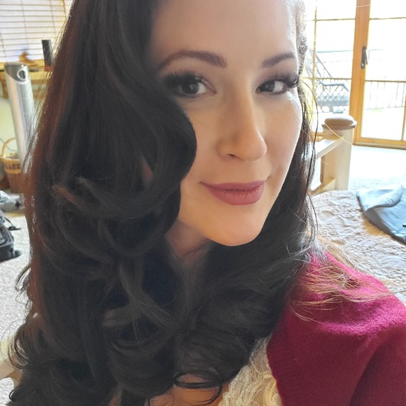 Meet your Posher, Christina - Picture 1 of 1